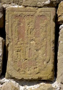 Emblema heráldico del Reino de Castilla, en el muro interior de la Torre del Cuadrón de Auñón